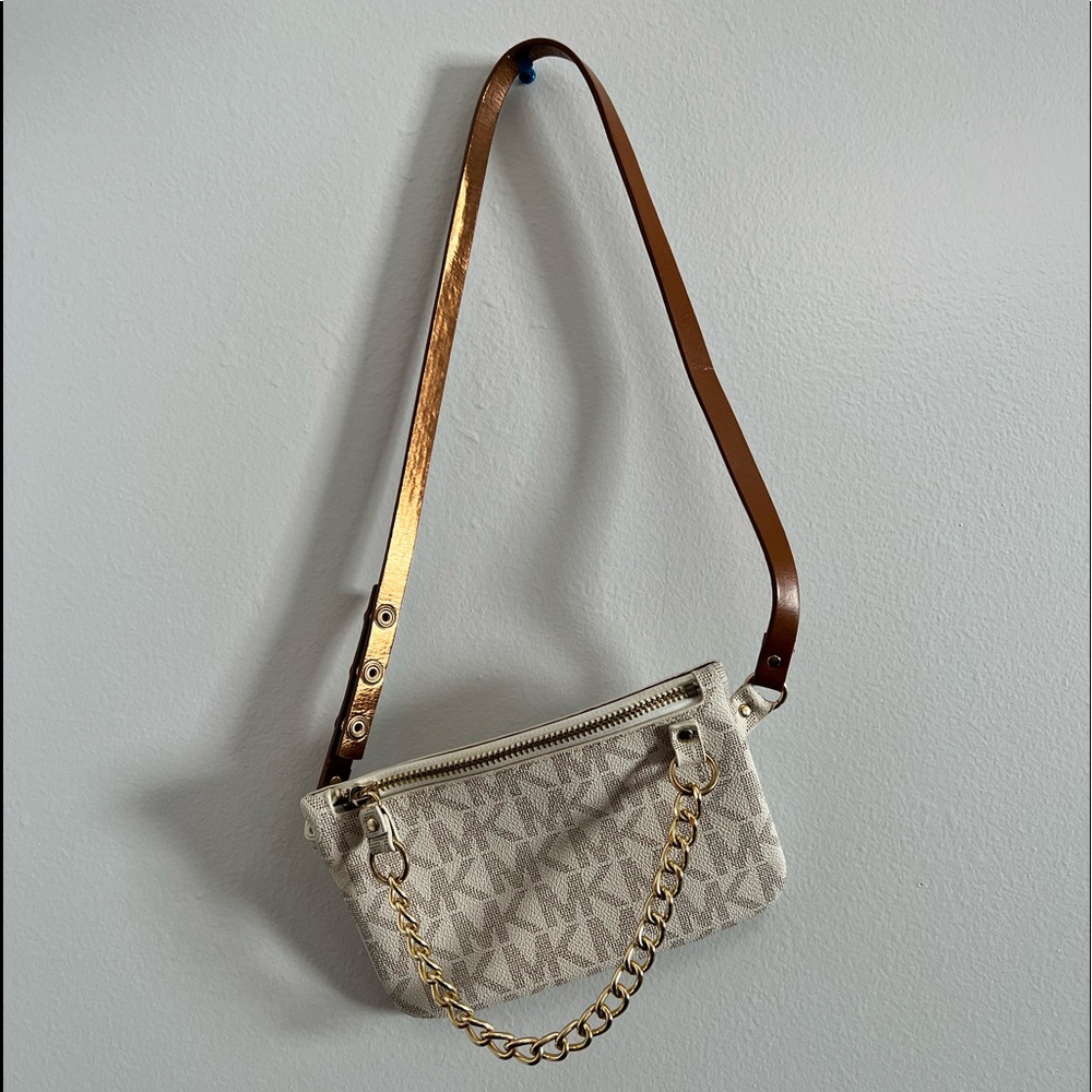 MICHAEL KORS Chic Fannypack